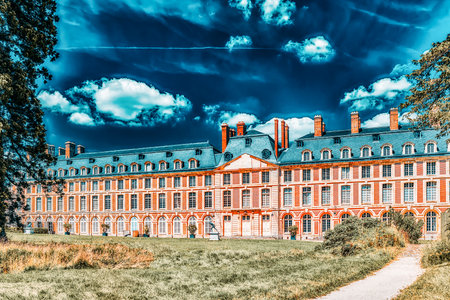 FONTAINEBLEAU, FRANCE - JULY 09, 2016 :Suburban Residence of the France Kings - beautiful Chateau Fontainebleau and surrounding his park.のeditorial素材