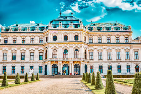 VIENNA, AUSTRIA-SEPTEMBER 10, 2015: Upper Belvedere. Tourists, people near Main palace complex Belvedere.Vienna. Austria.のeditorial素材