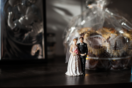 The statuette stands on the tableの写真素材