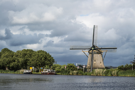 Mill Swan Oudekerkerlaan Dijk Ouderkerk The Netherlands 5-7-2016のeditorial素材