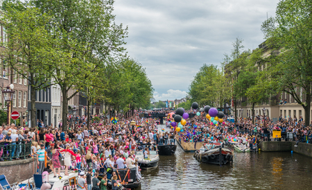 Amsterdam, August 5 2017: Boats of the 2017 Canal parade sailing over the canals of the Prinsengracht in the center of Amsterdamのeditorial素材