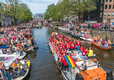 Amsterdam, August 5 2017: Boats of the 2017 Canal parade sailing over the canals of the Prinsengracht in the center of Amsterdamのeditorial素材