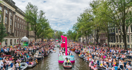 Amsterdam, August 5 2017: Boats of the 2017 Canal parade sailing over the canals of the Prinsengracht in the center of Amsterdamのeditorial素材
