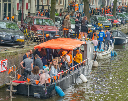 Amsterdam, The Netherlands, April 27 2018, Tourists and locals sailing on the Prinsengracht to celebrate Kingsdayのeditorial素材