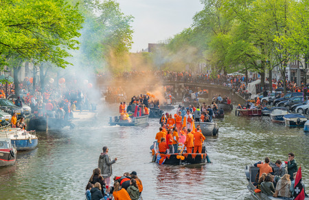 Amsterdam, The Netherlands, April 27 2018, Tourists and locals sailing on the Prinsengracht to celebrate Kingsdayのeditorial素材