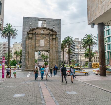 Tourists leaving the Independance square (Plaza Indepencia) towards the Sarandi shopping street, Montevideo, Uruguay, January 25th 2019のeditorial素材