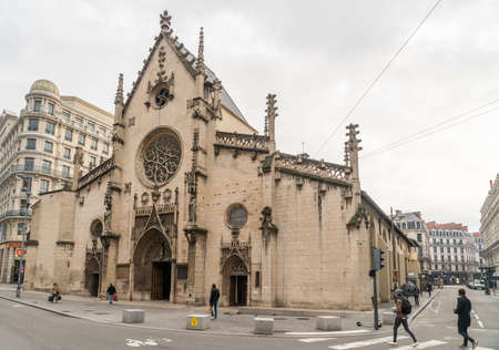 Lyon, France 3rd January 2020 - People passing the Sanctuaire Saint Bonaventure (Shrine of St. Bonaventure) in the center of Lyonのeditorial素材