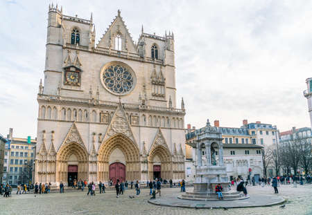 Lyon, France 3rd January 2020 - tourists visiting the Cathedrale (Cathedral) of Saint-Jean-Baptiste in the old part of Lyonのeditorial素材