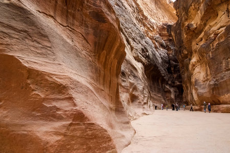 PETRA, JORDAN - APRIL 12, 2008: Unidentified people Petra siq in Jordan. Petra is a historical and archaeological city in the southern Jordanのeditorial素材