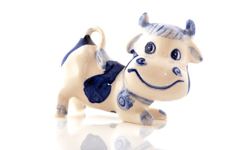 Dutch cow in Delfts blue isolated over whiteの写真素材