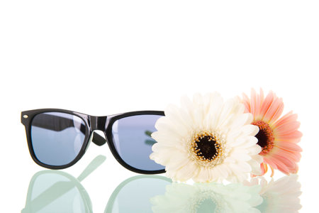 Sunglasses with white and pink flowers isolated over white backgroundの写真素材