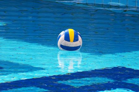 Voleyball lost in swimming-pool