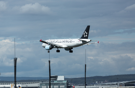 Airbus A320 approach and landingのeditorial素材