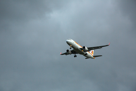 Airbus Iberia landing approachのeditorial素材