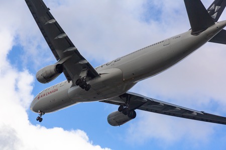 Airbus A330 Air Canada landing