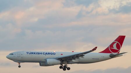 Turkish Airlines approaching before landingのeditorial素材