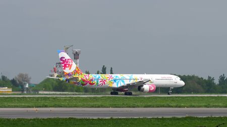 Sunday Airlines Boeing 757 photoのeditorial素材