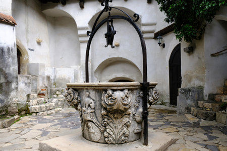 BRAN, TRANSYLVANIA, ROMANIA - around July 2018: The stone well in the courtyard in famous Dracula's Castleのeditorial素材