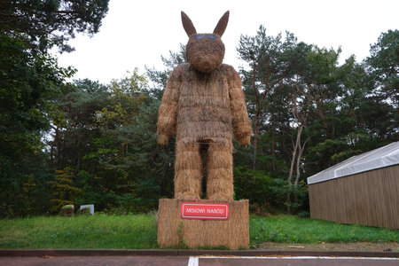 Jurata, Poland - 15 October 2023: Figure of a straw teddy bear from the cult Polish film "MiÅ", with inscription: "Nation for Teddy bear"のeditorial素材