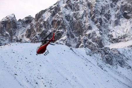 Rescue helicopter in action in Himalayas. Gokyo, Sagarmatha National Park, Khumbu valley, Nepalの写真素材