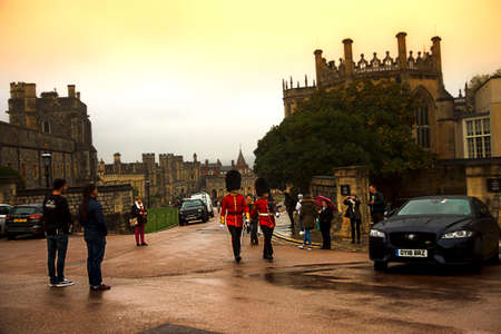 Tourists and Queen's Guard at Windsor Castle. Berkshire, England, UKのeditorial素材
