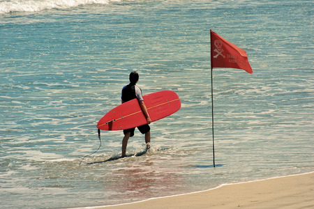 a surfer looking for nice sport for wavesの写真素材