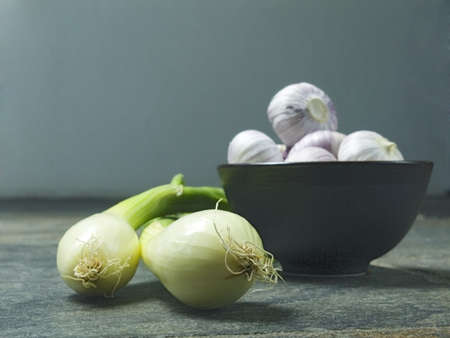bowl full of fresh garlic on dark backgroundの写真素材