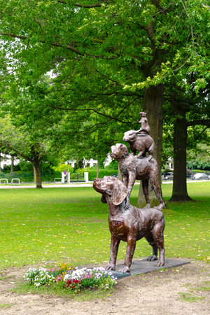 Sculpture in the city park, Hamburg. Animal pyramid.の写真素材