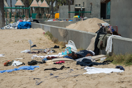 LOS ANGELES, USA - AUGUST 5, 2014 - homeless in venice beach in los angelesのeditorial素材