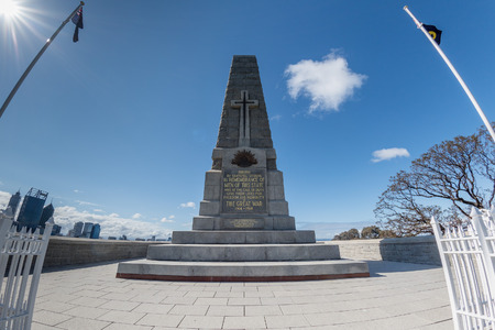 PERTH, AUSTRALIA, AUGUST, 18 2015 -  Visitors at II world war memorialのeditorial素材