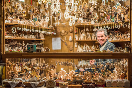 TRENTO, ITALY - DECEMBER 1, 2015 - People buying at the shops of traditional christmas marketのeditorial素材