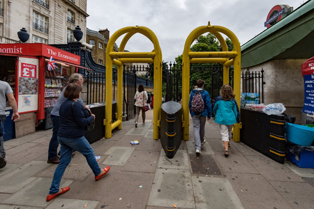 LONDON, ENGLAND - JULY 18 2017 -  anti terrorism barrier in london park entranceのeditorial素材