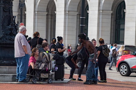 WASHINGTON, USA - APRIL 27 2017 - black man  holding a beer asking money outside washington union stationのeditorial素材