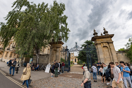 OXFORD, ENGLAND - JULY 15 2017 - Tourist in well famous town streets coming from asia, europe and america. Oxford is the ancient university town one of most viisted in England and in the world.のeditorial素材