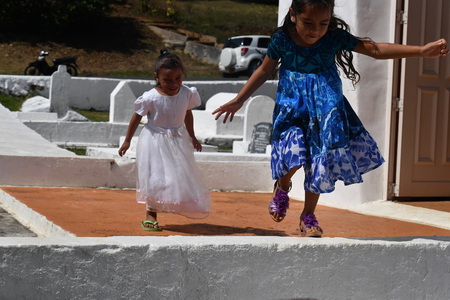 AITUTAKI, COOK ISLAND - AUGUST, 27 2017 - Local people at the christian mass wearing traditional colorful polynesian dressのeditorial素材