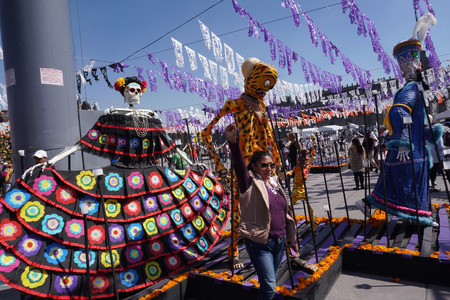 MEXICO CITY, MEXICO - NOVEMBER 5 2017 - Day of  the dead  Spanish Dia de Muertos is a multy day holiday celebrated throughout in Mexico and  United States. Mexican pray for friends and family members.のeditorial素材