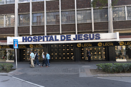 MEXICO CITY, MEXICO - NOVEMBER 5 2017 - People at town street market. In Mexico City alone there are over three hundred markets for locals and tourist.のeditorial素材