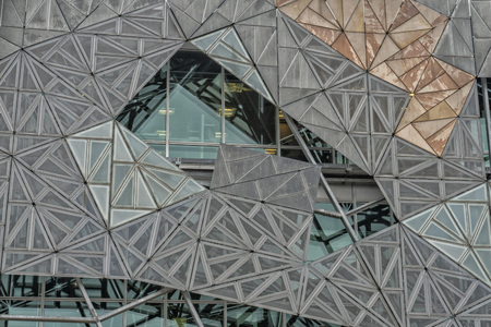 MELBOURNE, AUSTRALIA - AUGUST 15 2017 - Federation Square the hearth of the town with modern lines and bulding, adjacent to Flinders Street station.のeditorial素材