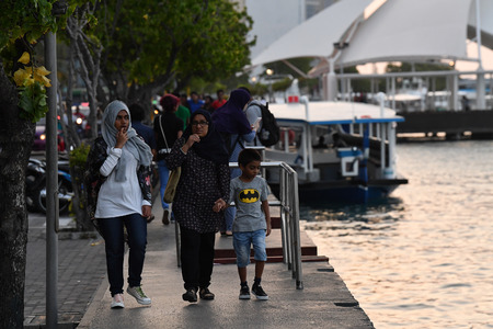 MALE, MALDIVES - FEBRUARY 17 2018 - People i in island main place before evening pray time in male maldives capital small island townのeditorial素材