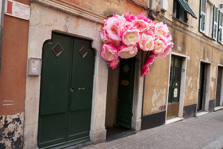 GENOA, ITALY - MAY 5 2018 - 19 century dress parade for Euroflora Exhibit in Nervi parks the most important among European floralies thriugh historic villas and housesのeditorial素材