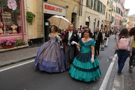 GENOA, ITALY - MAY 5 2018 - 19 century dress parade for Euroflora Exhibit in Nervi parks the most important among European floralies thriugh historic villas and housesのeditorial素材