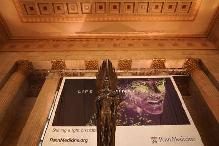 PHILADELPHIA, USA - MAY 23 2018 - - 30th street station is crowded of travellers and peopleのeditorial素材
