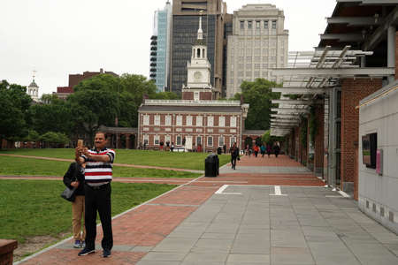 PHILADELPHIA, USA - MAY 23 2018 - Visitors at Liberty hall place symbol of usa freedomのeditorial素材