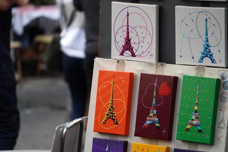 PARIS, FRANCE - OCTOBER 6 2018 - Artist painting and drawing portraits on sunny sunday day in Montmartre Place du Tertre famous artist retreatのeditorial素材