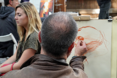 PARIS, FRANCE - OCTOBER 6 2018 - Artist painting and drawing portraits on sunny sunday day in Montmartre Place du Tertre famous artist retreatのeditorial素材