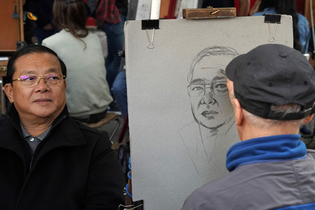 PARIS, FRANCE - OCTOBER 6 2018 - Artist painting and drawing portraits on sunny sunday day in Montmartre Place du Tertre famous artist retreatのeditorial素材