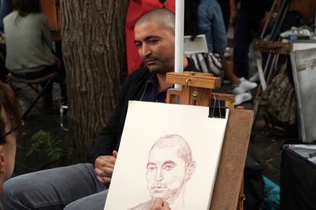 PARIS, FRANCE - OCTOBER 6 2018 - Artist painting and drawing portraits on sunny sunday day in Montmartre Place du Tertre famous artist retreatのeditorial素材