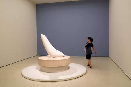 NEW YORK, USA - MAY 25 2018 - Guggheneim museum full of people and artist performersのeditorial素材