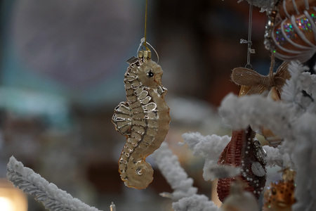 christmas tree shell and marine decoration life for sale in a shopの写真素材