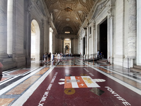 ROME, ITALY - JUNE 16 2019 - Saint Peter Church in Vatican crowded of touristのeditorial素材